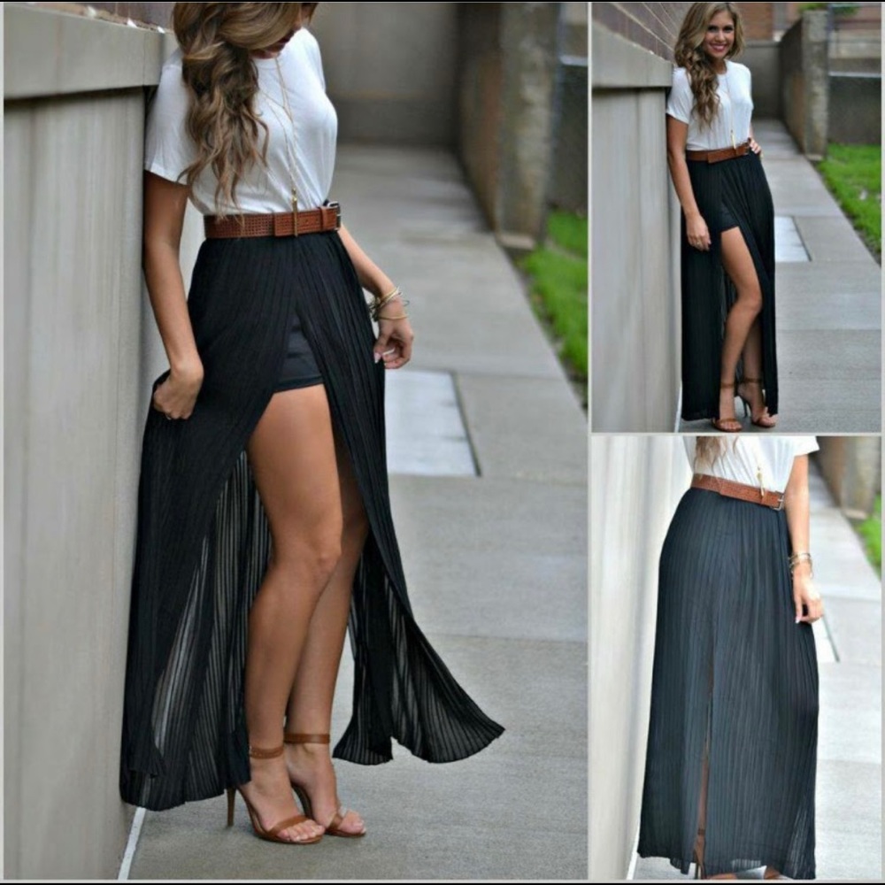 Black skirt, never worn! Smoke free home.